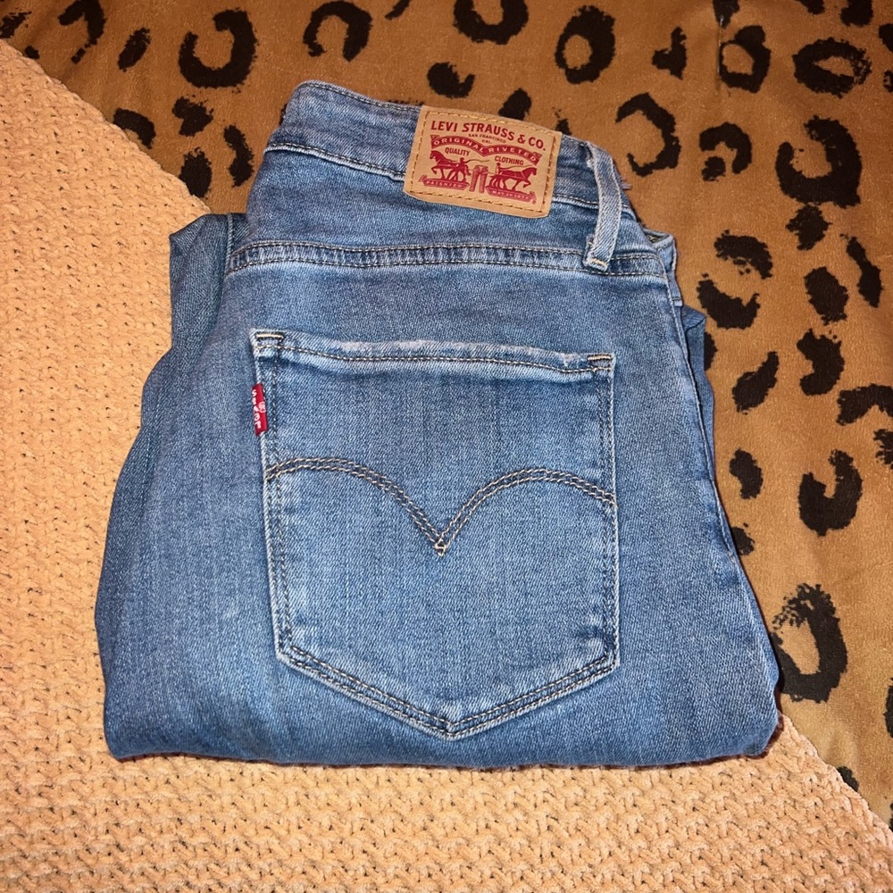 cute and comfortable levi high rise skinny jeans